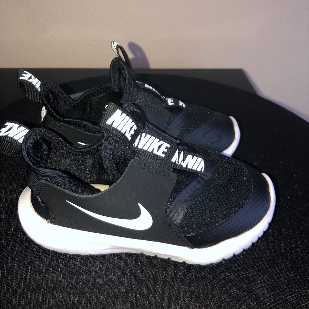 Black and white size 8 Nike
